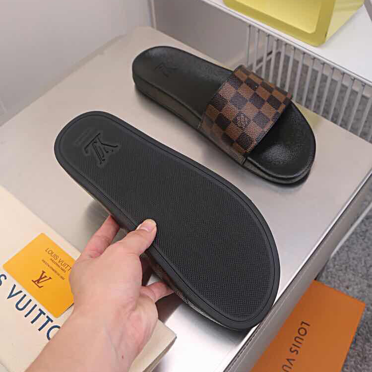 Louis Vuitton Monogram Slippers - 