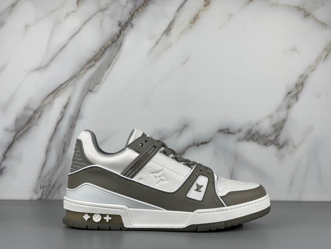Louis Vuitton Trainer Sneaker - 