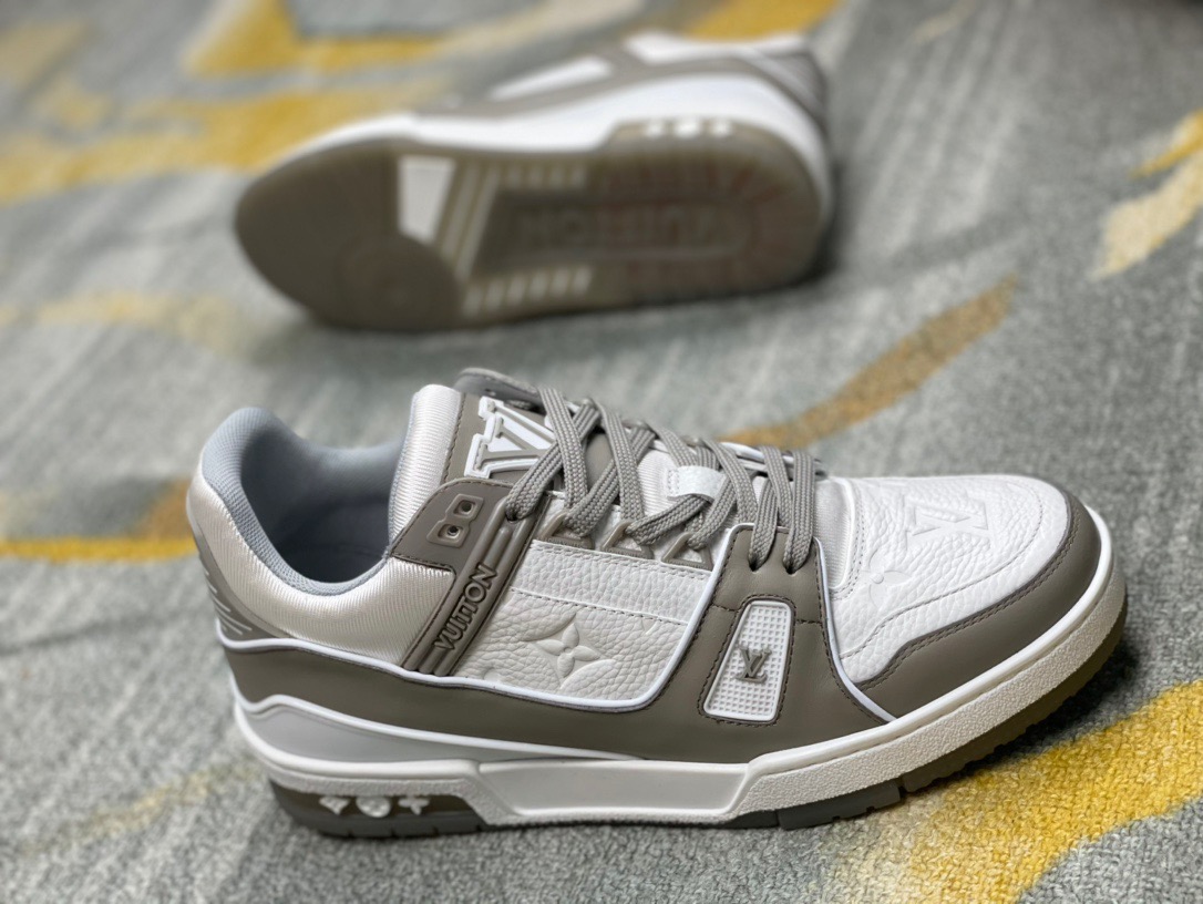 Louis Vuitton Trainer Sneaker - 