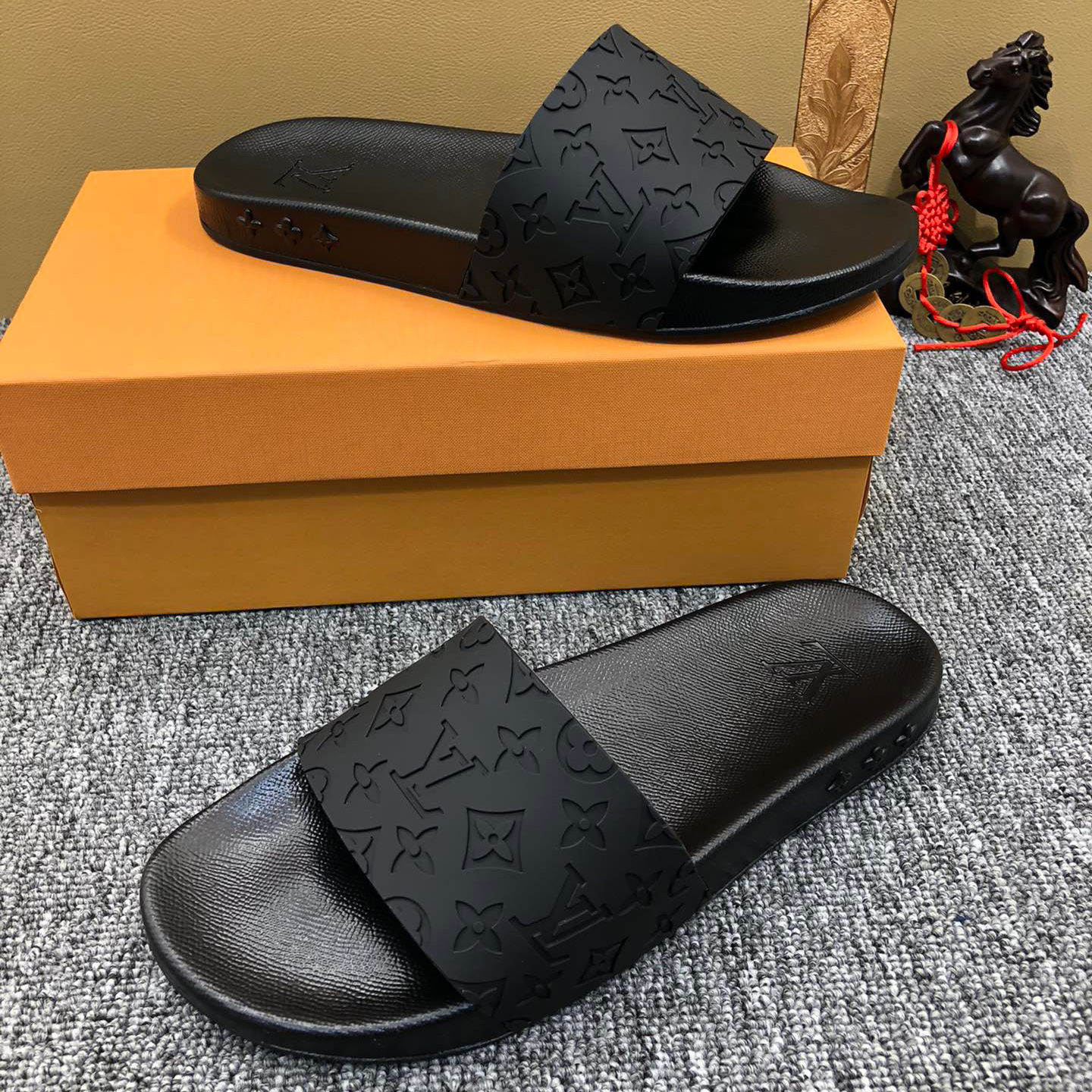 Louis Vuitton Monogram Slippers - 