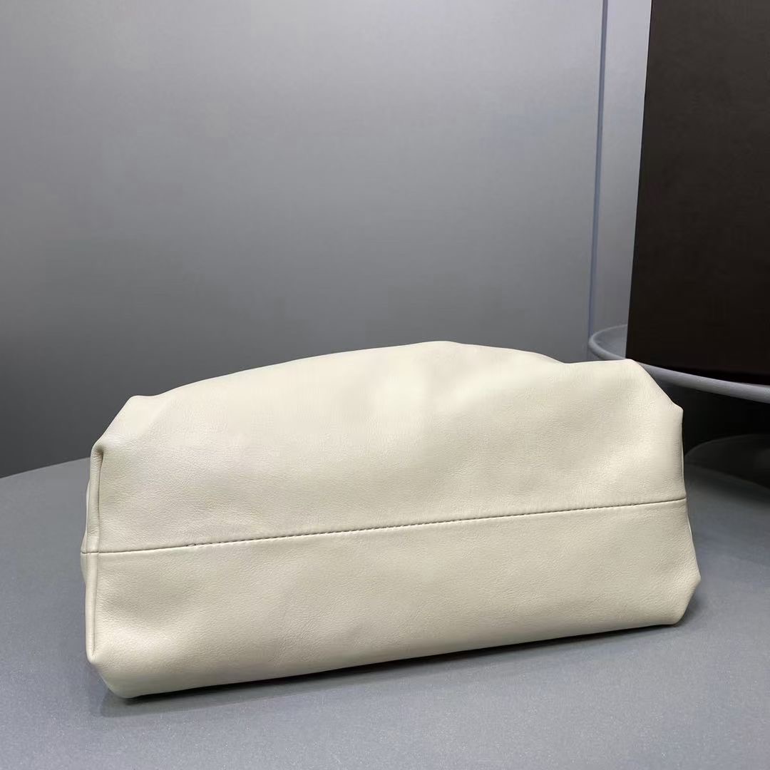 The Chain Pouch Shoulder Bag - 