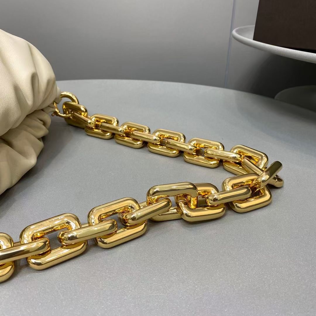 The Chain Pouch Shoulder Bag - 