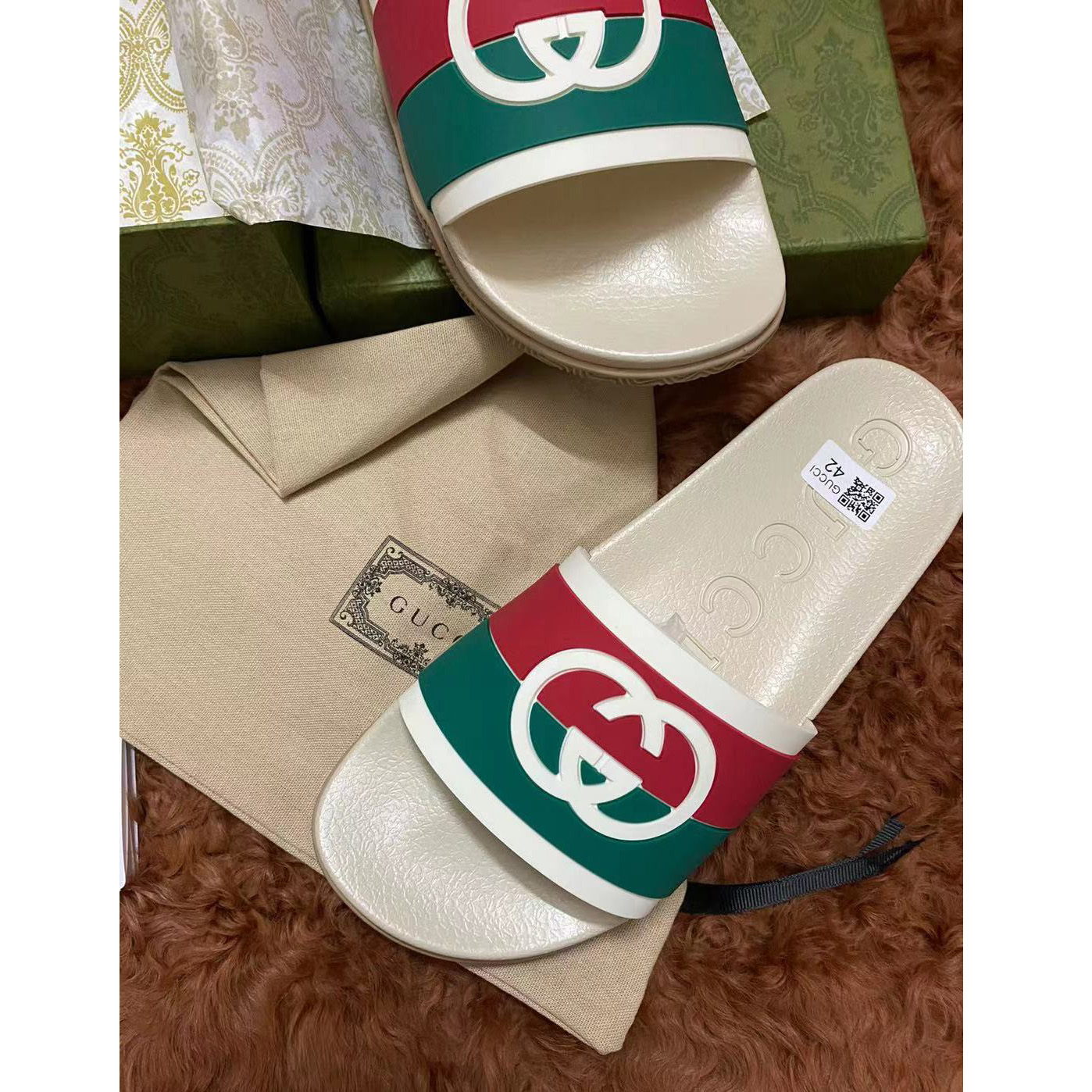 Gucci Men's Interlocking G Slide Sandal - PerfectKickZ
