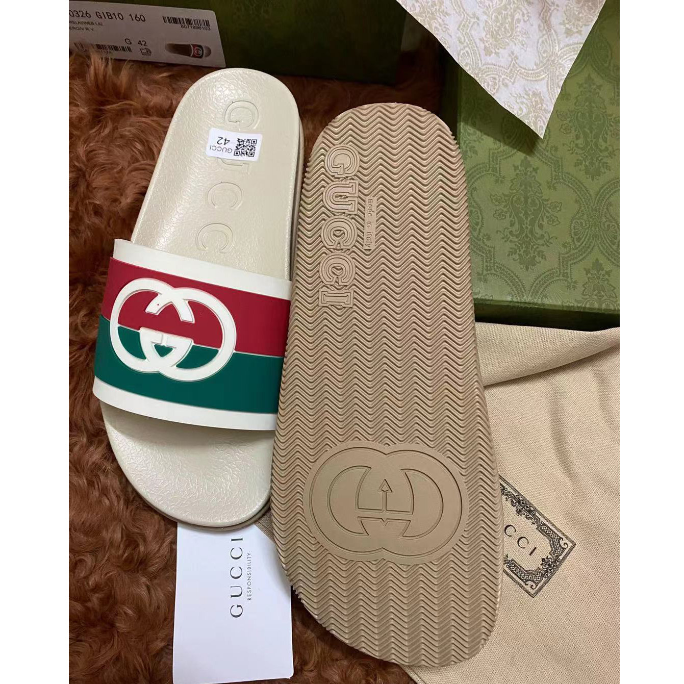 Gucci Men's Interlocking G Slide Sandal - PerfectKickZ