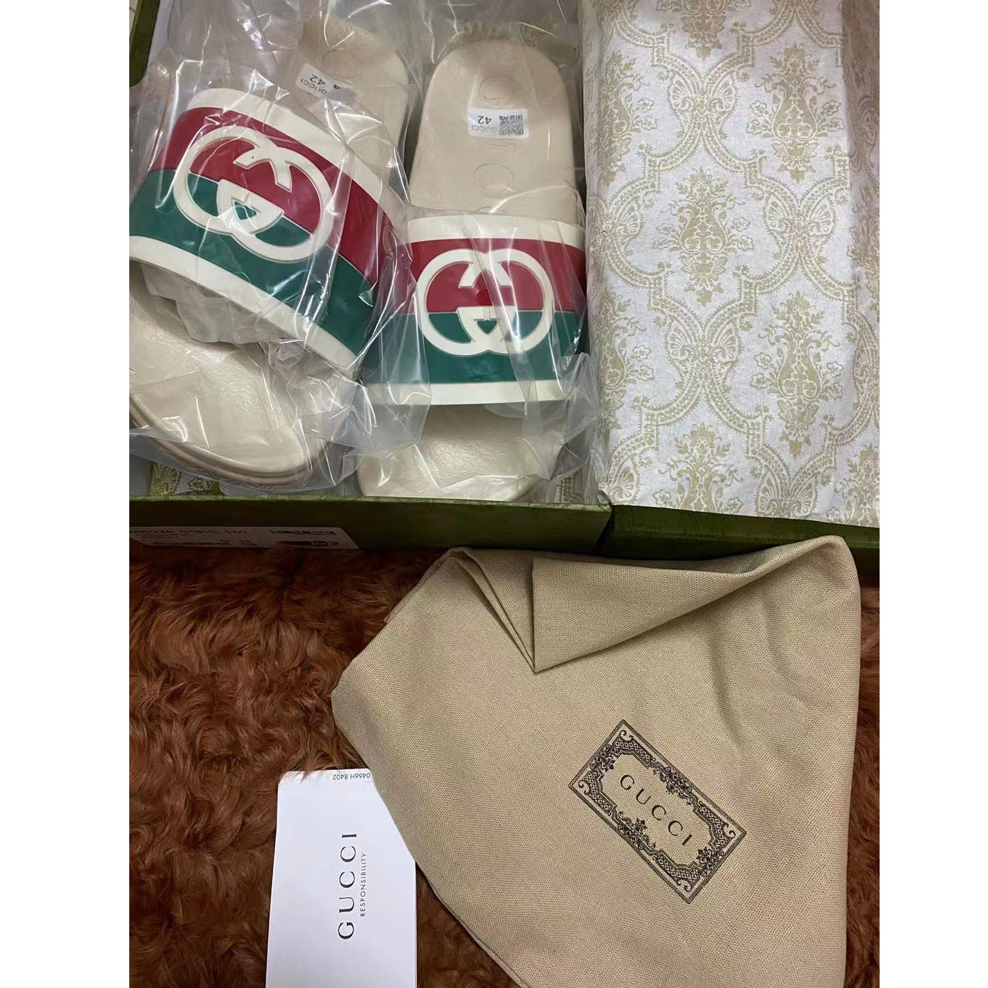 Gucci Men's Interlocking G Slide Sandal - PerfectKickZ