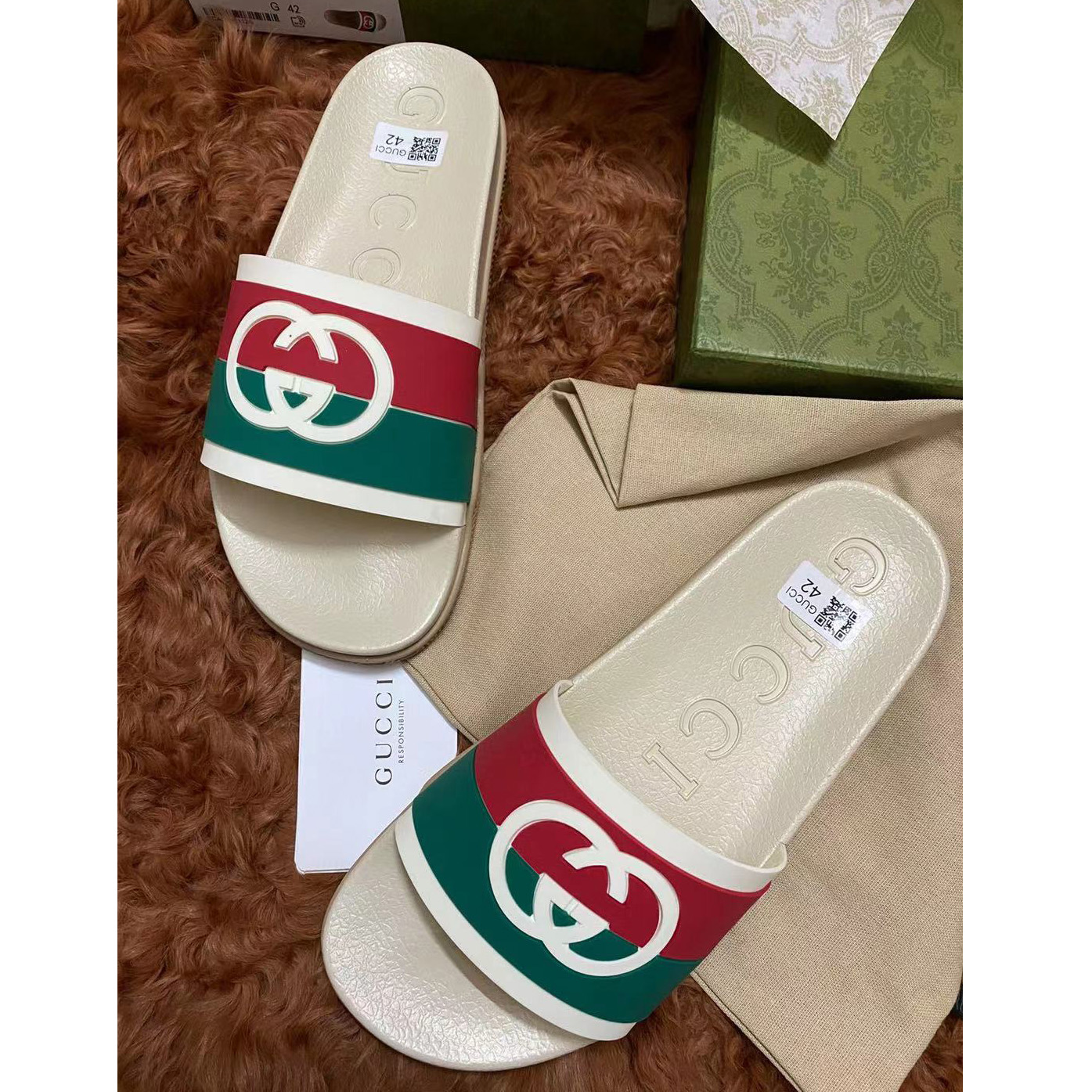 Gucci Men's Interlocking G Slide Sandal - PerfectKickZ