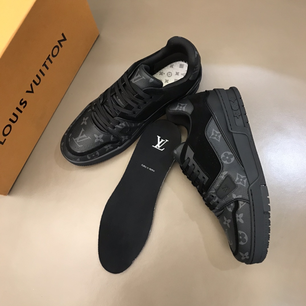 Louis Vuitton Trainer Sneaker - 