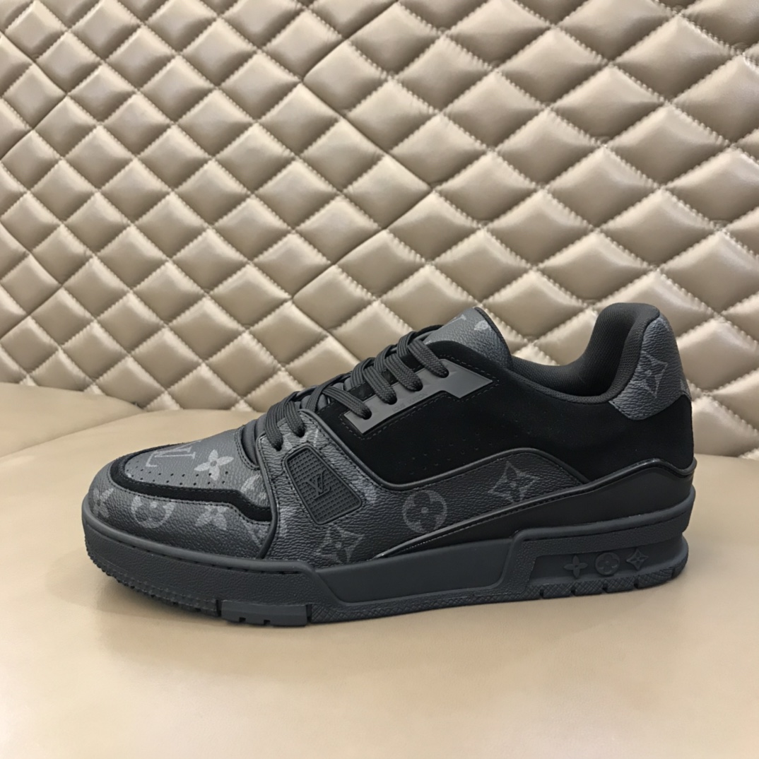 Louis Vuitton Trainer Sneaker - 