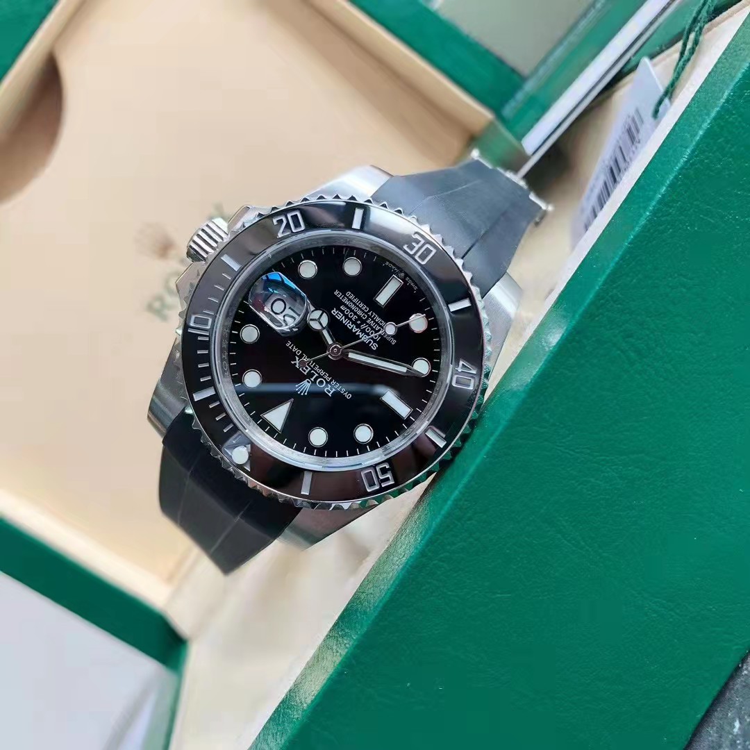 Rolex Oyster Perpetual Date Submariner  - PerfectKickZ