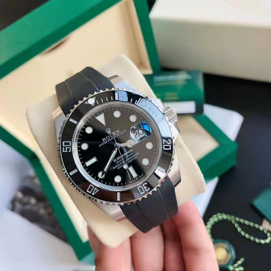 Rolex Oyster Perpetual Date Submariner  - PerfectKickZ
