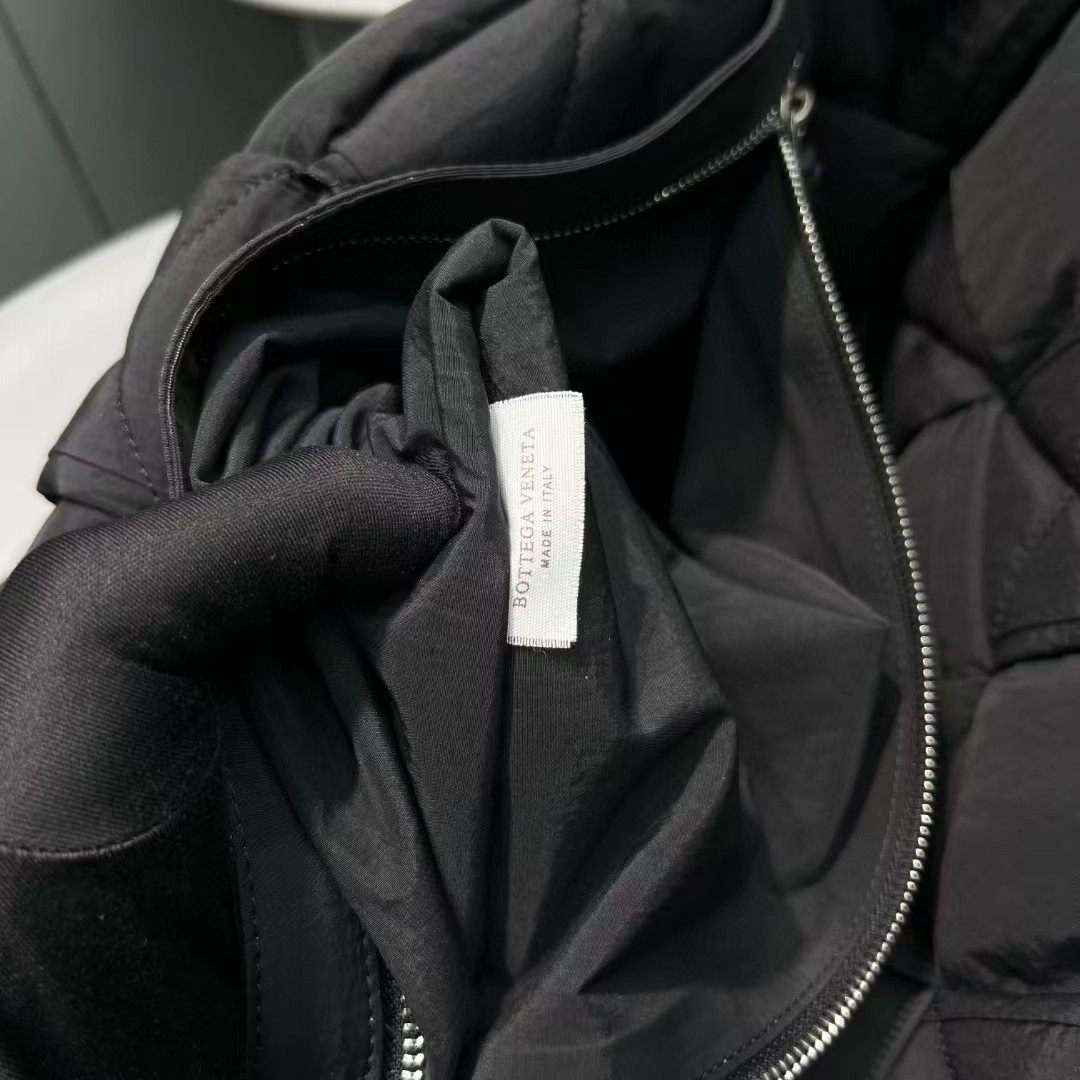 Bottega Veneta  Padded Tech Cassette Shoulder bag - PerfectKickZ