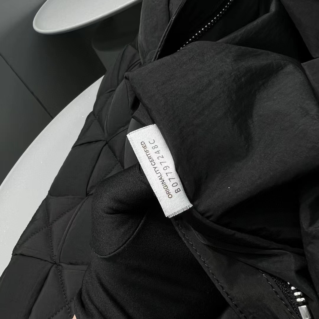 Bottega Veneta  Padded Tech Cassette Shoulder bag - PerfectKickZ