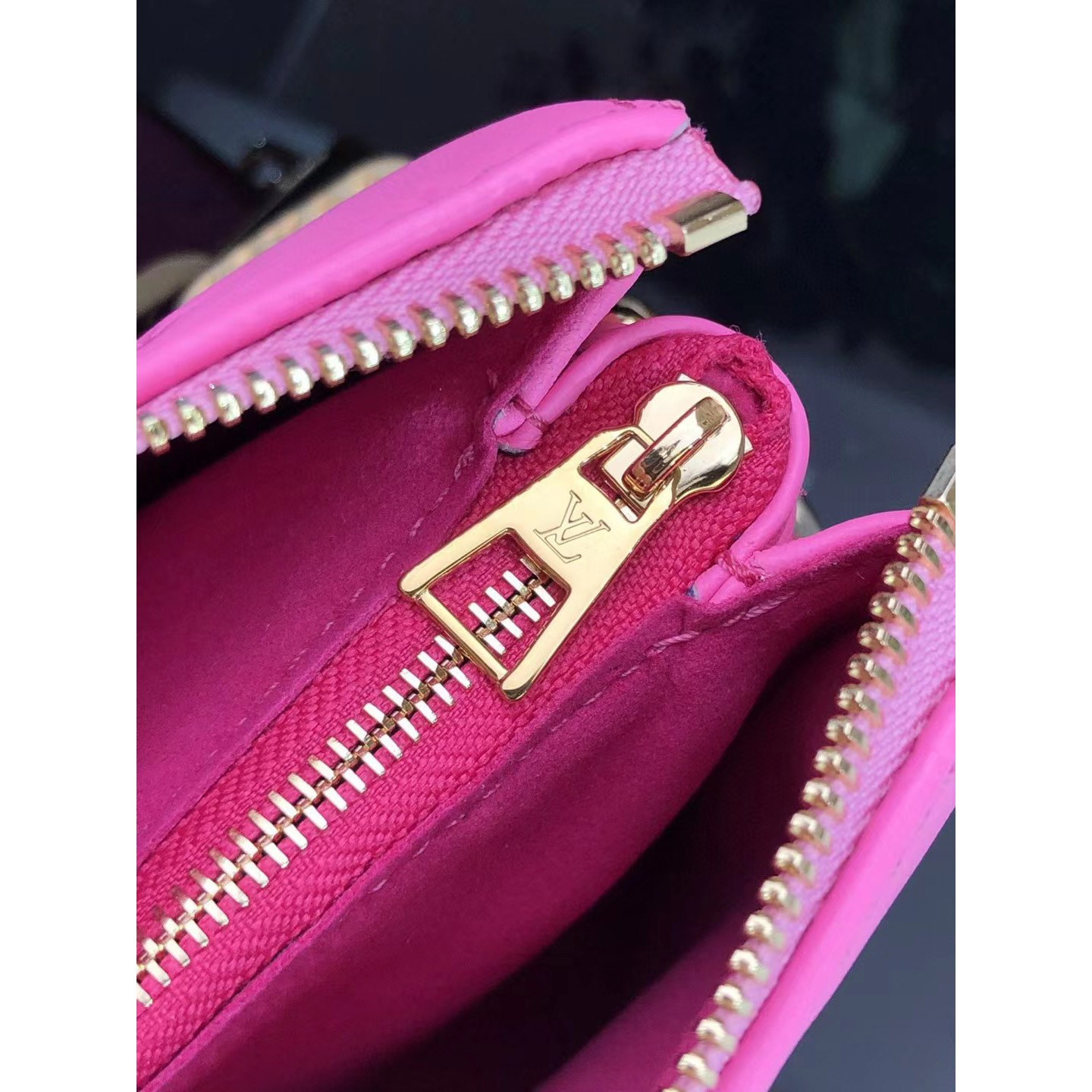 Louis Vuitton  Handbag （20 x 16 x 12cm） - 