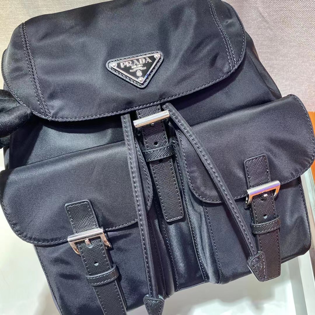 Prada Logo Plaque Backpack(23.5-28-12cm) - PerfectKickZ