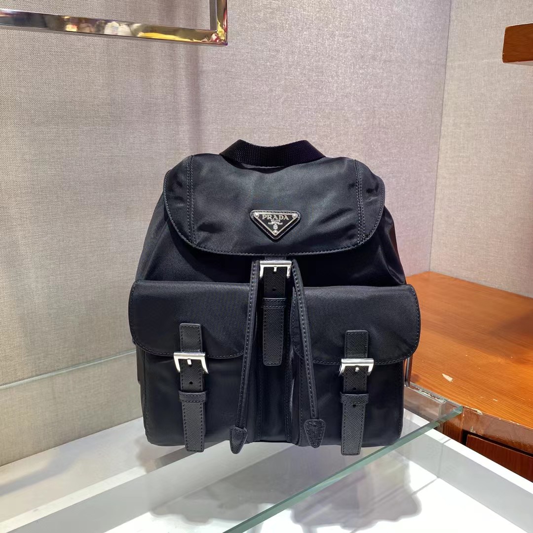 Prada Logo Plaque Backpack(23.5-28-12cm) - PerfectKickZ