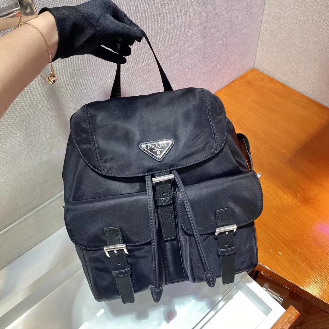 Prada Logo Plaque Backpack(23.5-28-12cm) - 