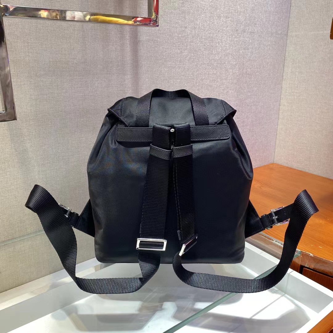 Prada Logo Plaque Backpack(23.5-28-12cm) - 