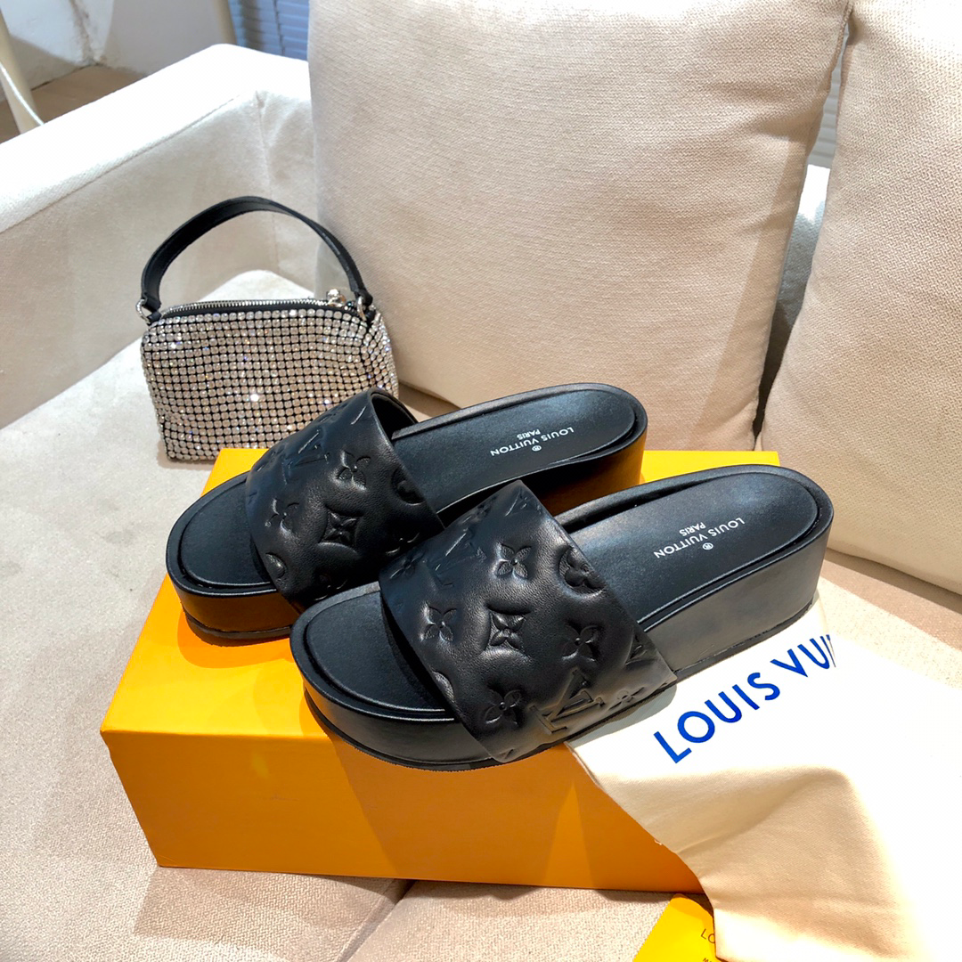 Louis Vuitton Slides - 