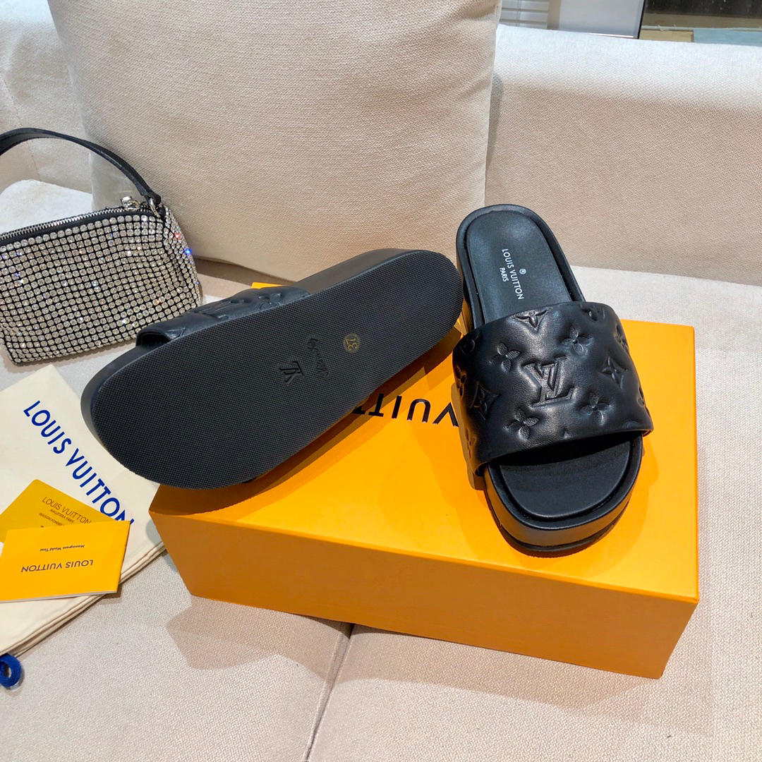 Louis Vuitton Slides - 