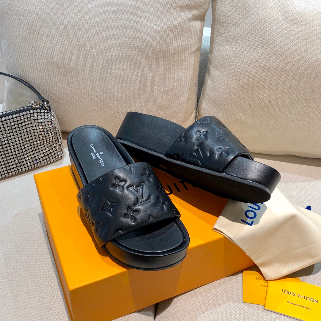 Louis Vuitton Slides - 