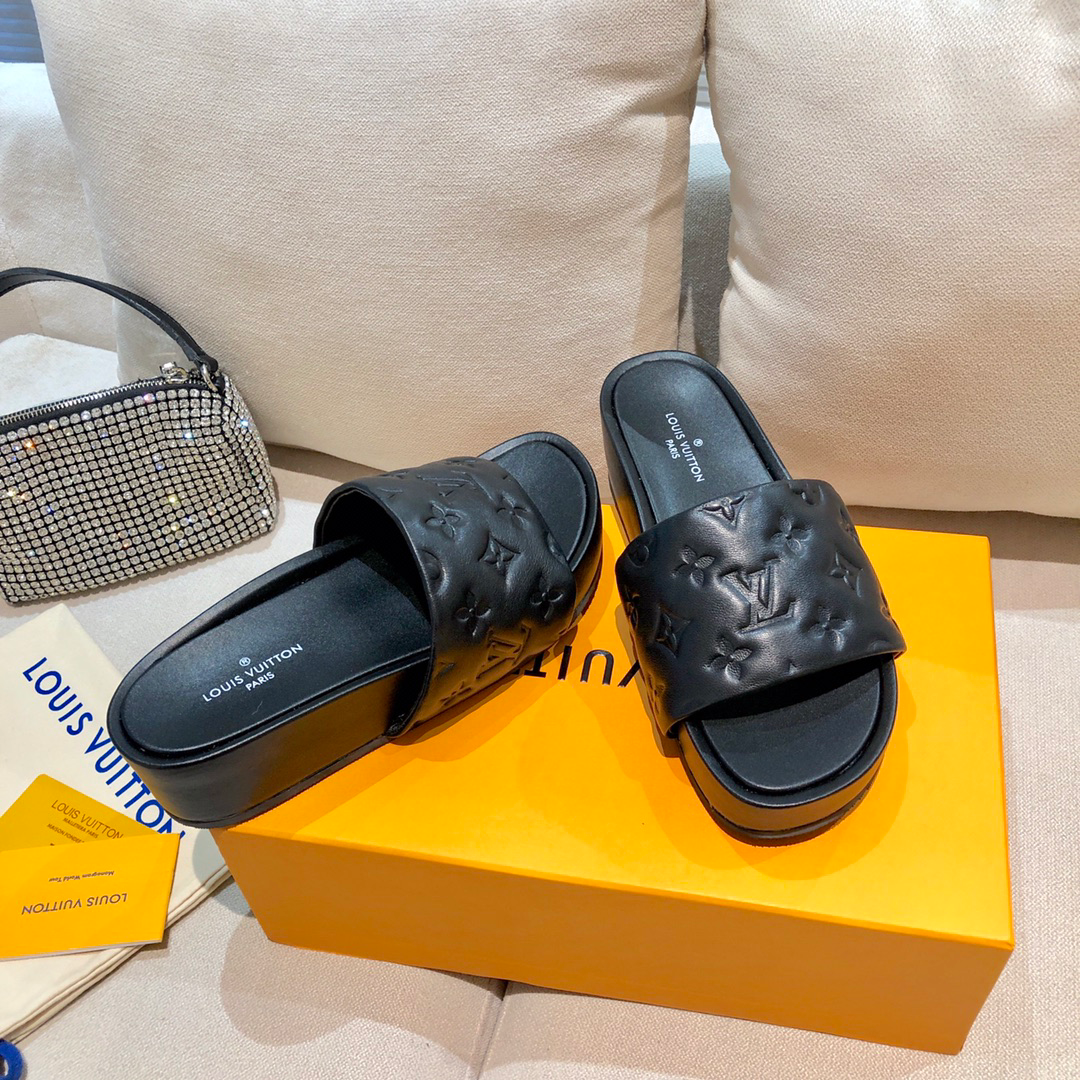 Louis Vuitton Slides - 