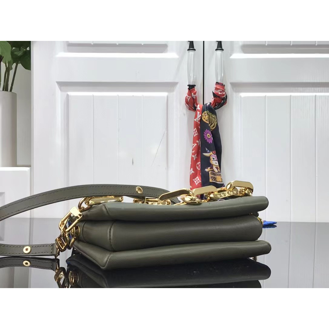 Louis Vuitton  Handbag （20 x 16 x 12cm） - PerfectKickZ
