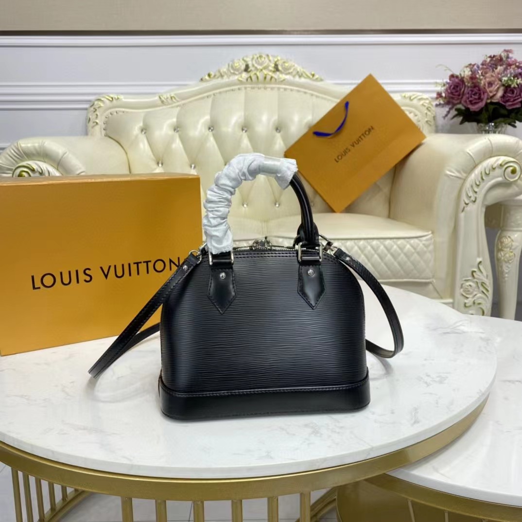 Louis Vuitton  Black Shoulder Bag （23.5-17.5-11.5CM） - 