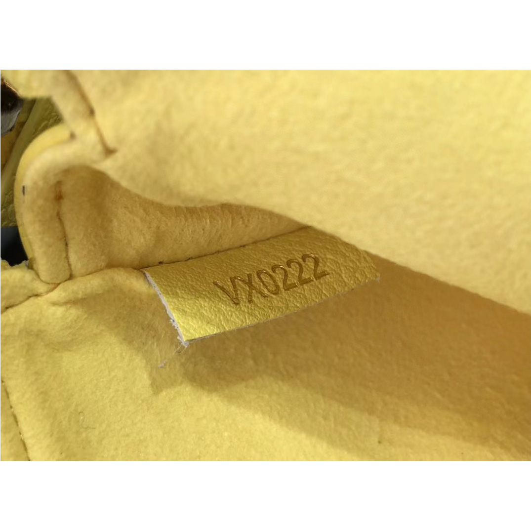 Louis Vuitton  Mini Pochette Accessoires  Clutch Bag（15.5 x 10.5 x 4cm） - 