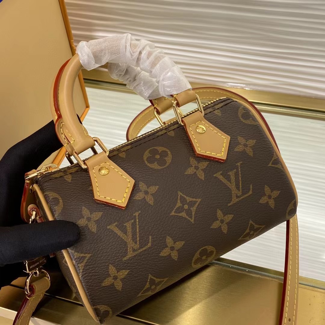 Louis Vuitton Black Monogram Leather Handbag （16-10.5-7CM） - 