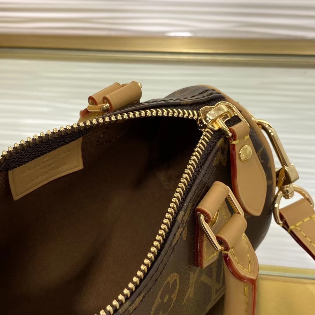 Louis Vuitton Black Monogram Leather Handbag （16-10.5-7CM） - 