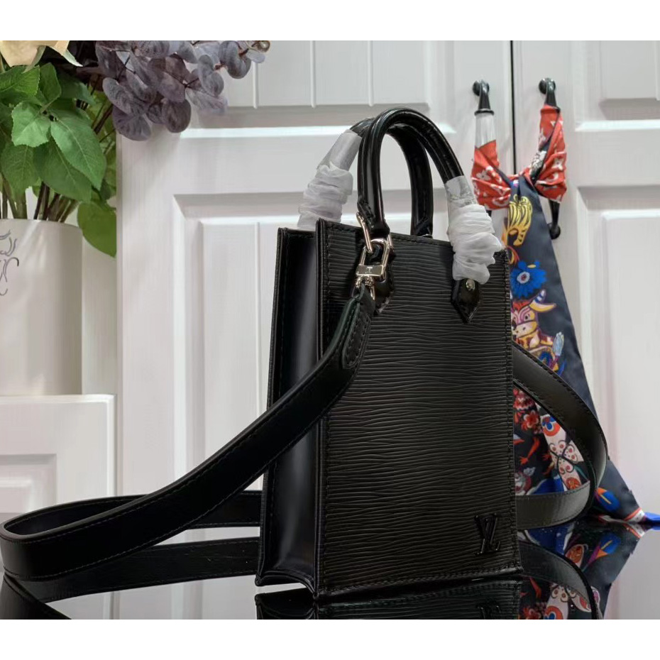 Louis Vuitton Petit Sac Plat Handbag （14-17-5cm） - PerfectKickZ