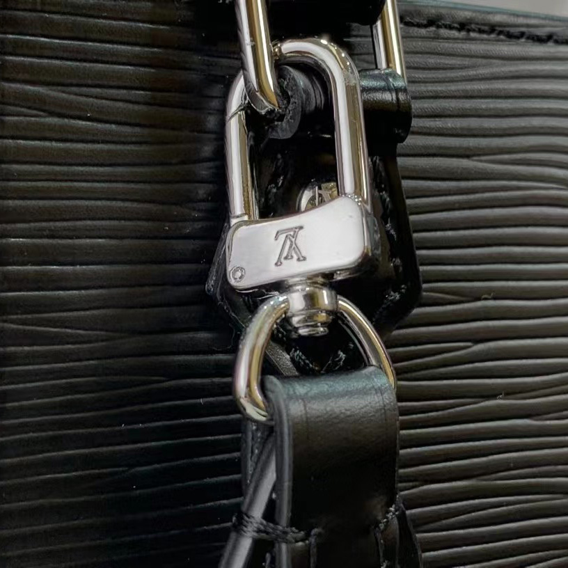 Louis Vuitton Petit Sac Plat Handbag （14-17-5cm） - PerfectKickZ