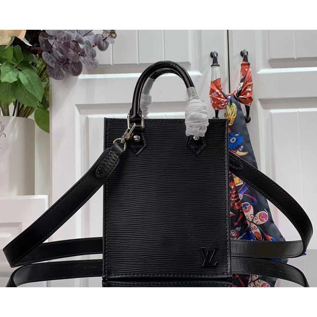 Louis Vuitton Petit Sac Plat Handbag （14-17-5cm） - PerfectKickZ