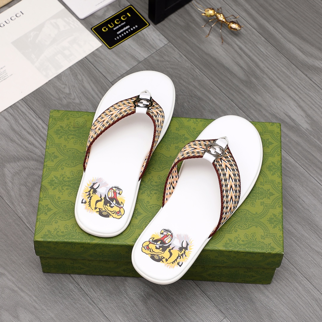 Gucci Rubber GG Men's Flip Flops - PerfectKickZ
