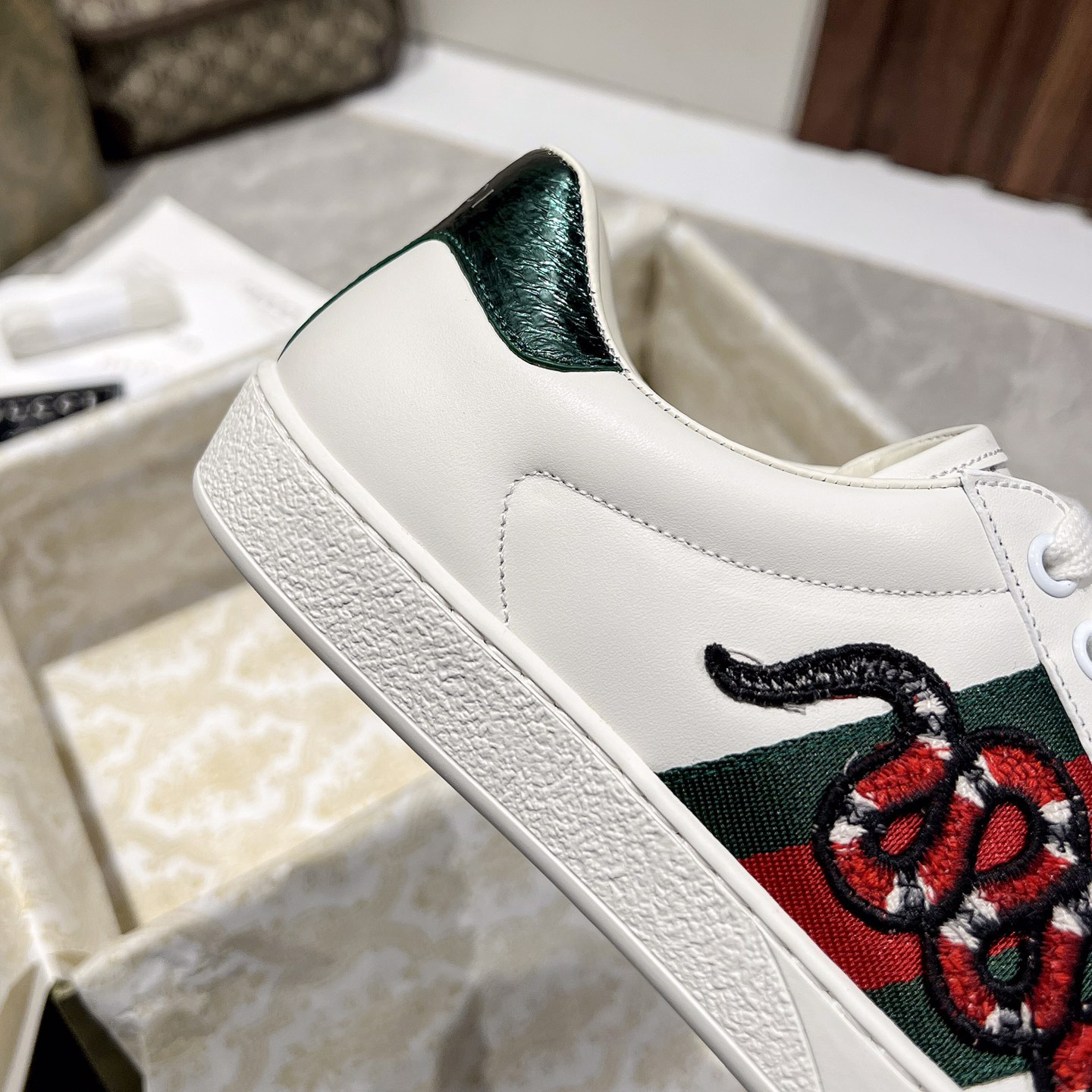 Gucci Snake Logo  Basket Sneaker - PerfectKickZ