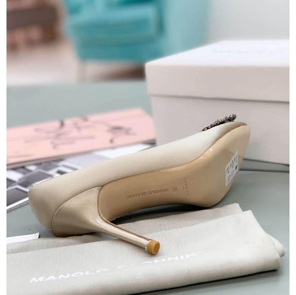 Manolo Blahnik Beige Hangisi Pumps With Buckle - PerfectKickZ