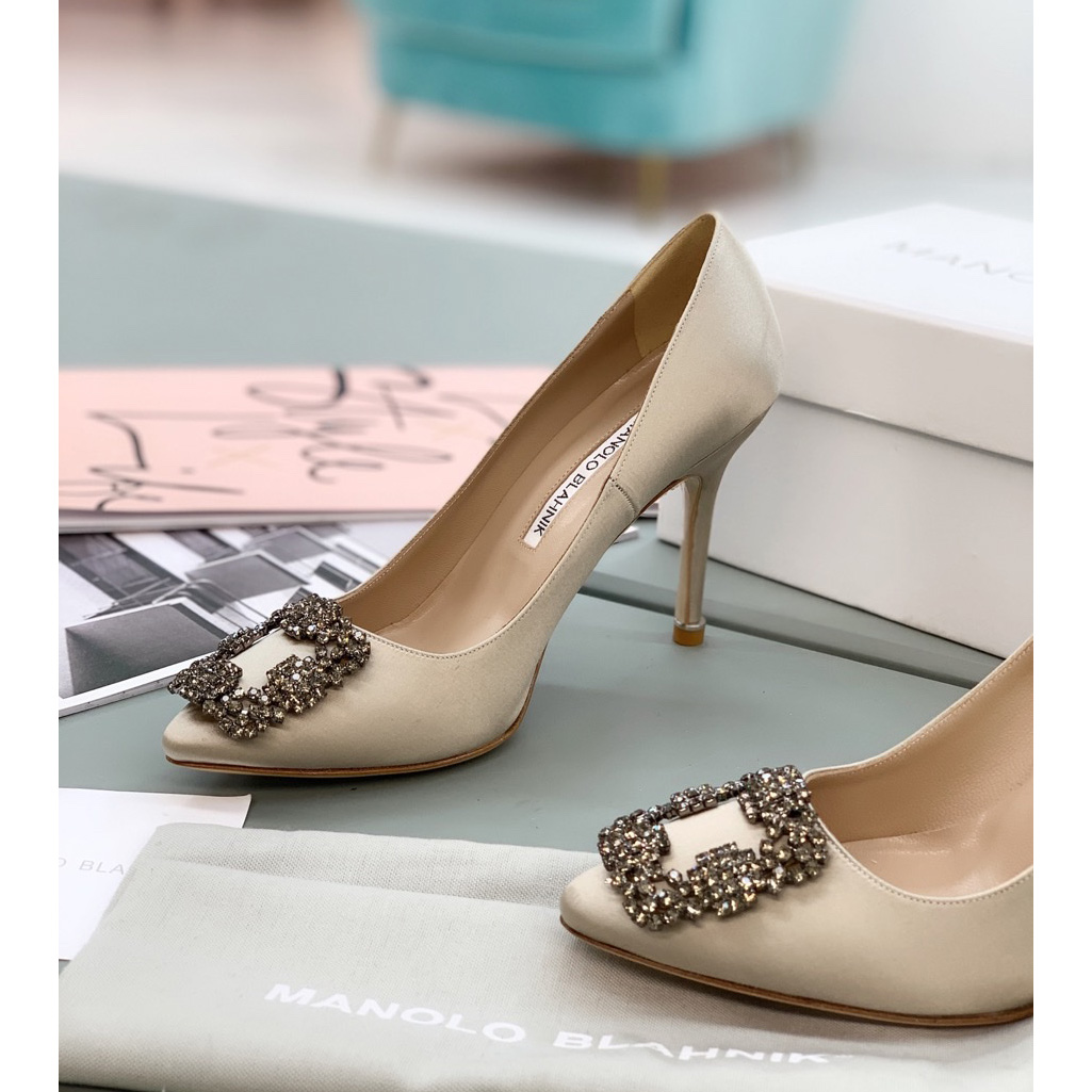 Manolo Blahnik Beige Hangisi Pumps With Buckle - PerfectKickZ
