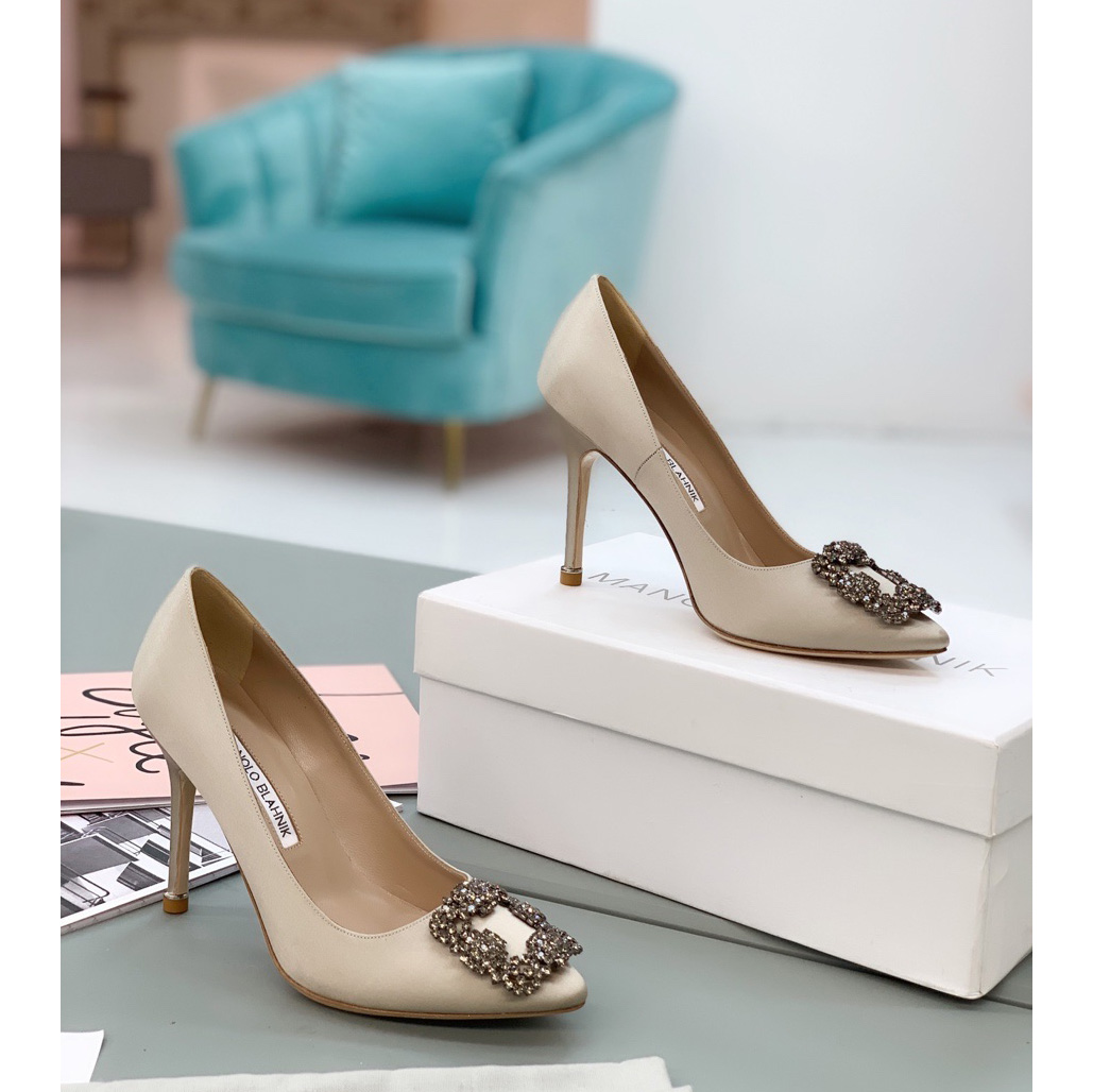 Manolo Blahnik Beige Hangisi Pumps With Buckle - PerfectKickZ
