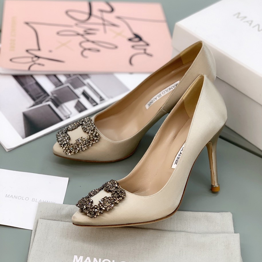 Manolo Blahnik Beige Hangisi Pumps With Buckle - PerfectKickZ
