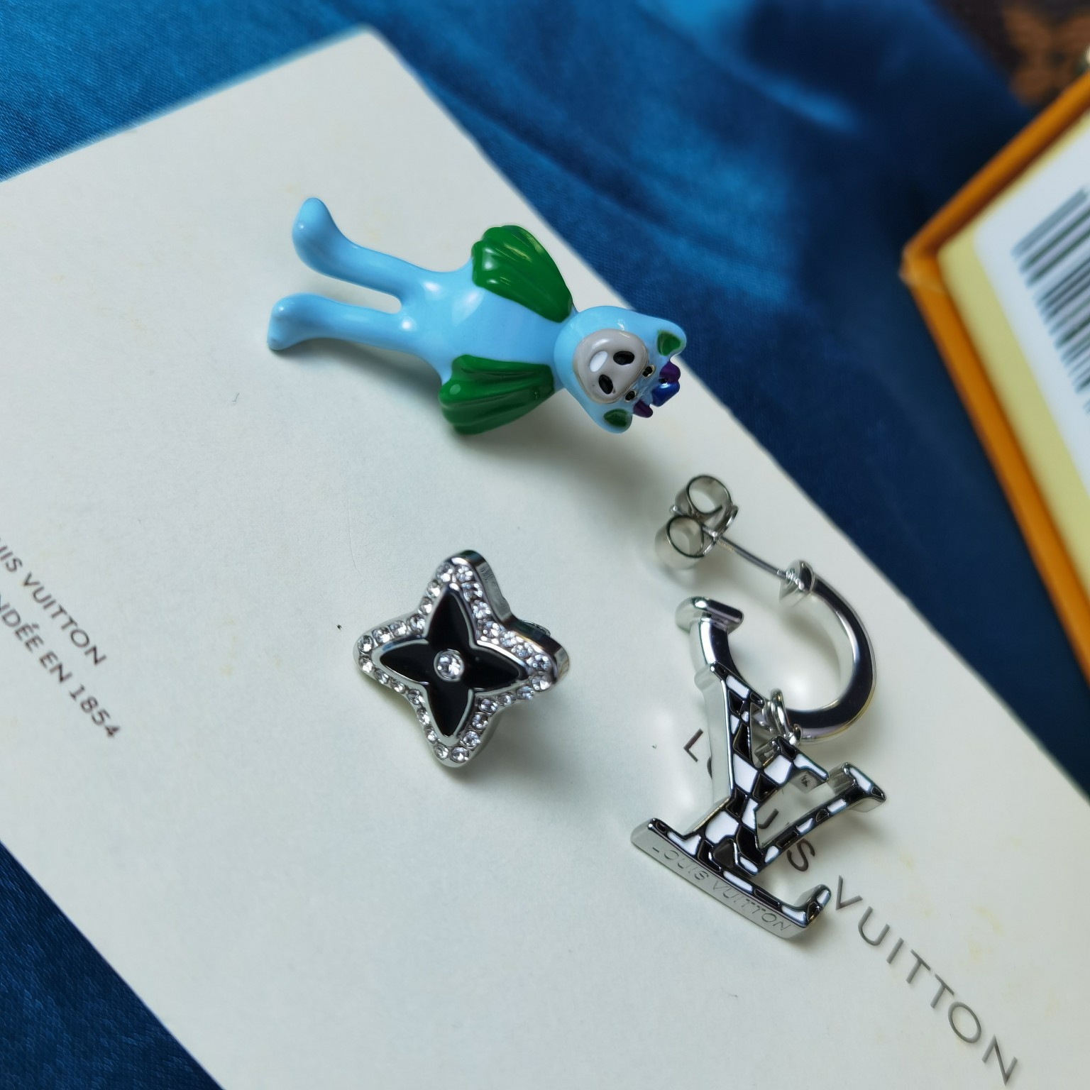 Louis Vuitton Friends Earrings - PerfectKickZ