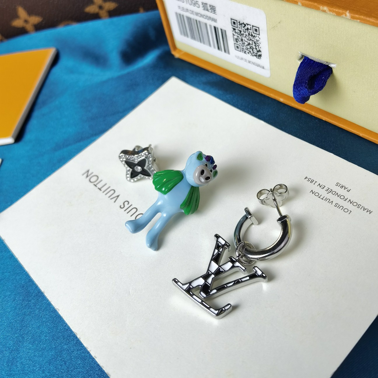 Louis Vuitton Friends Earrings - PerfectKickZ