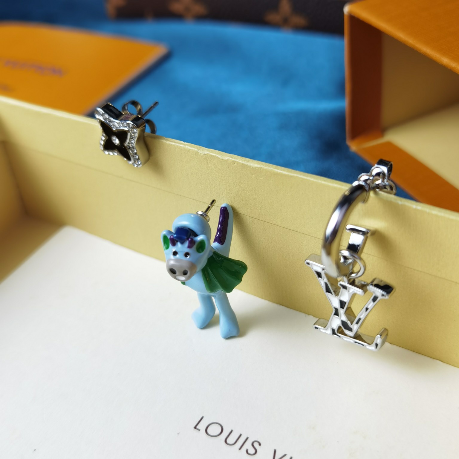 Louis Vuitton Friends Earrings - PerfectKickZ