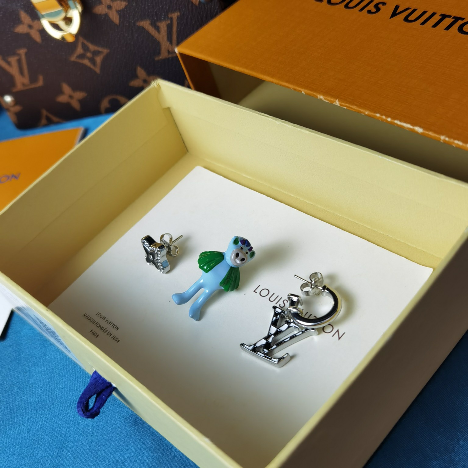 Louis Vuitton Friends Earrings - PerfectKickZ