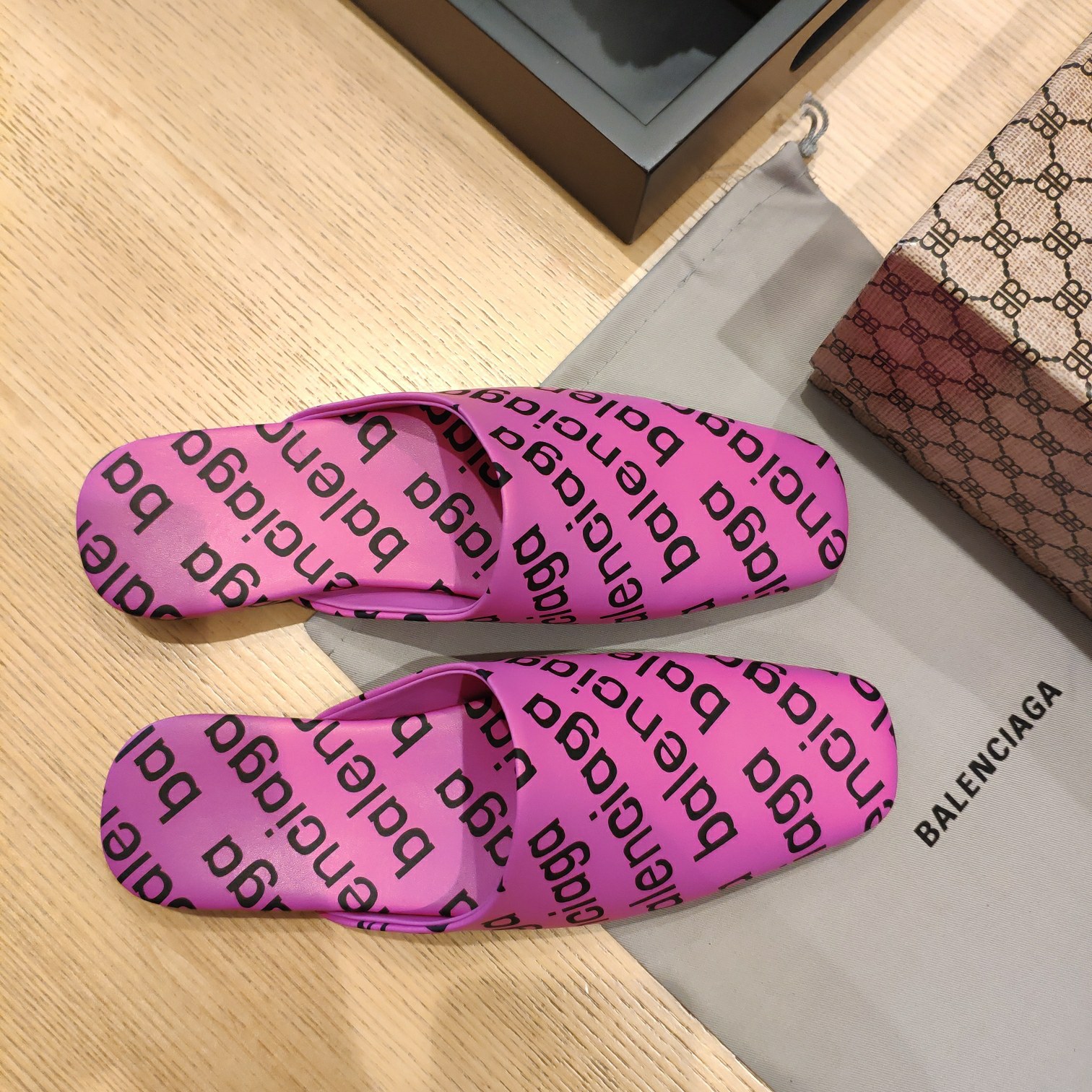 Balenciaga Logo  Leather Backless Loafers - PerfectKickZ
