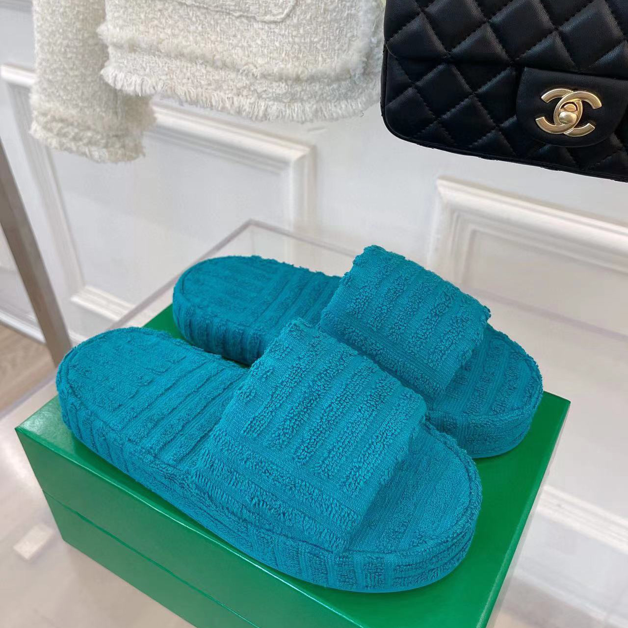 Bottega Veneta Resort Sponge Sandals - PerfectKickZ