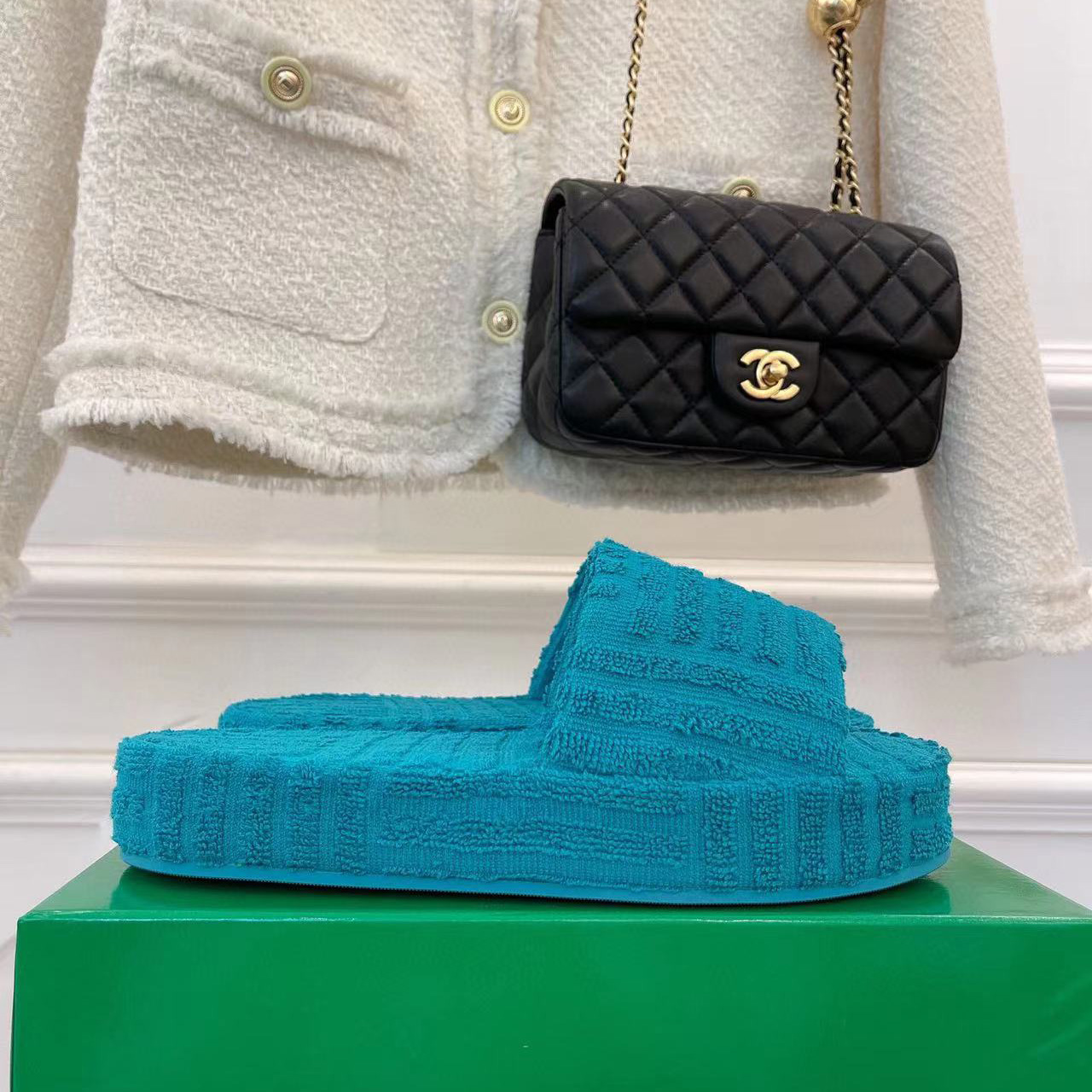 Bottega Veneta Resort Sponge Sandals - PerfectKickZ