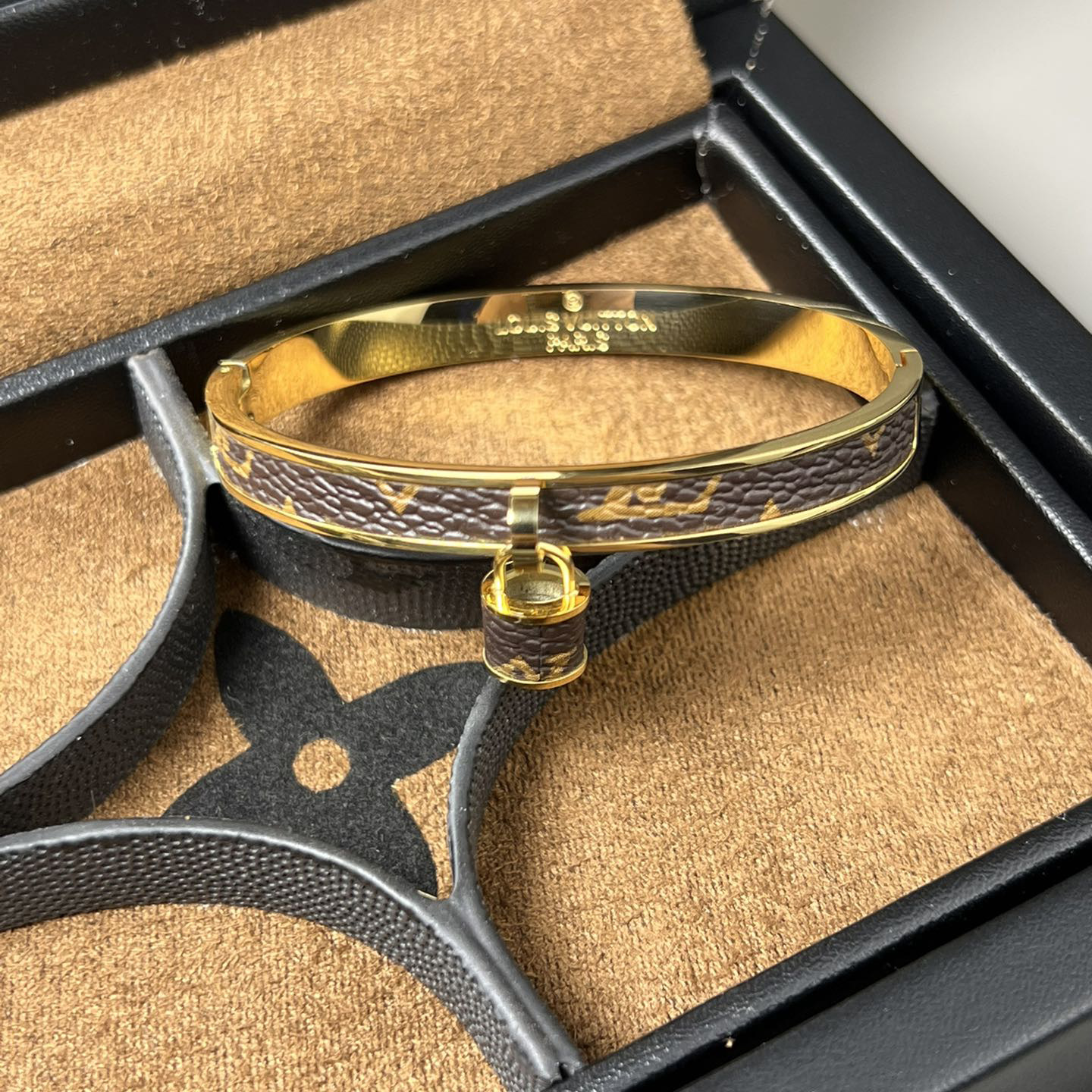 Louis Vuitton Bracelet - PerfectKickZ