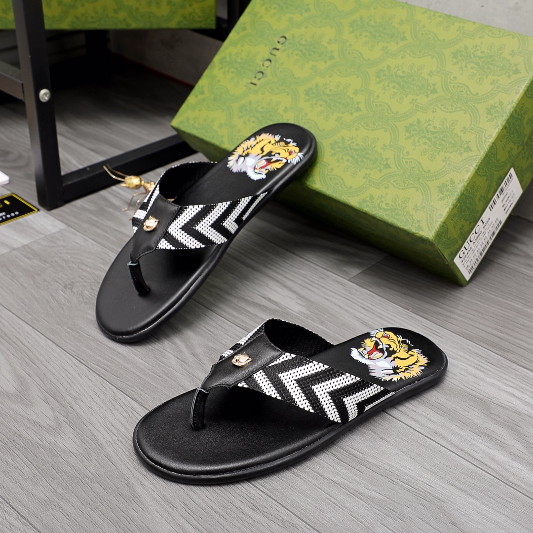 Gucci Rubber GG Men's Flip Flops - PerfectKickZ