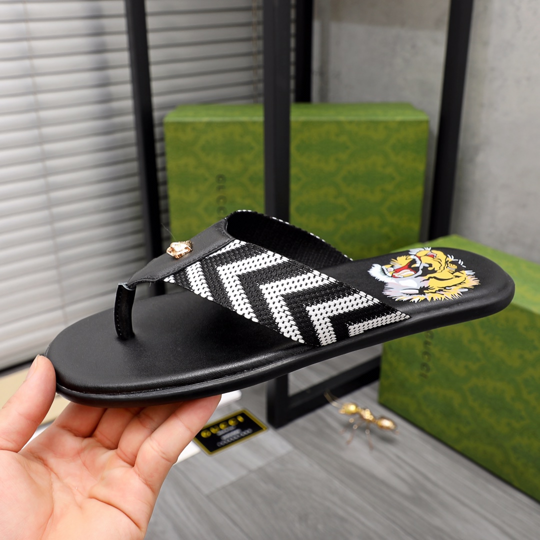 Gucci Rubber GG Men's Flip Flops - PerfectKickZ