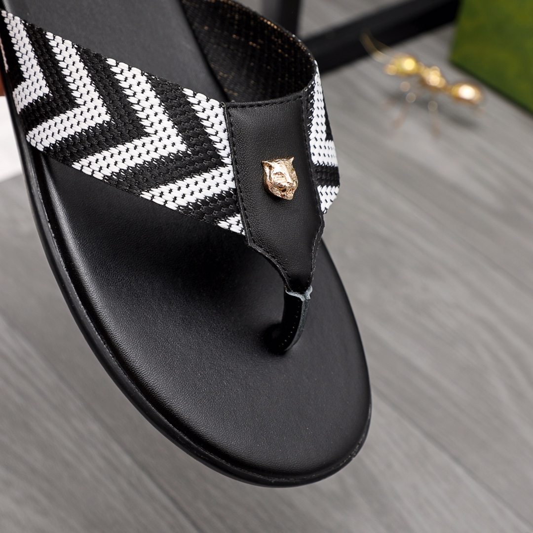 Gucci Rubber GG Men's Flip Flops - 